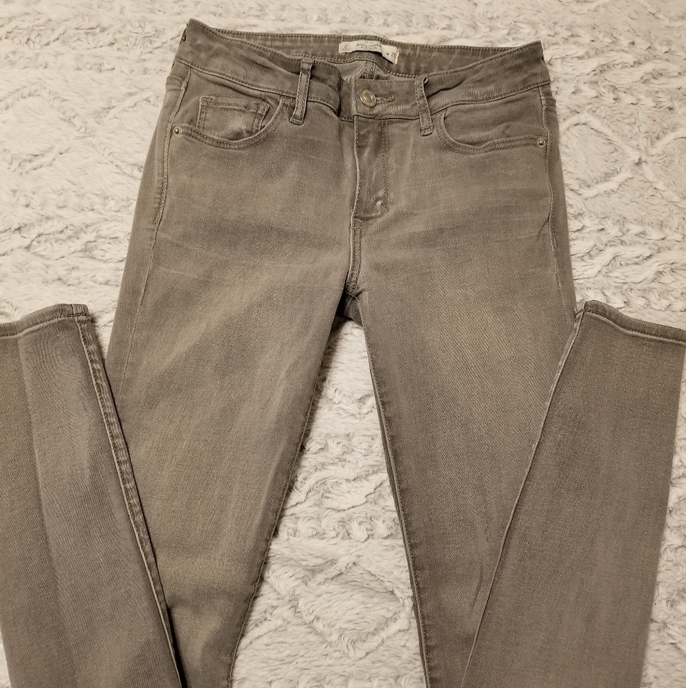 Abercrombie & Fitch gray skinny jean